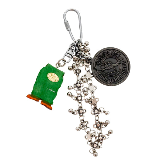miki yamamoto「キーリング “Green Pants”」 / miki yamamoto Key Ring “Green Pants” 緑色のパンツをはいた人物と金属飾りを組み合わせた一点もののキーリング作品