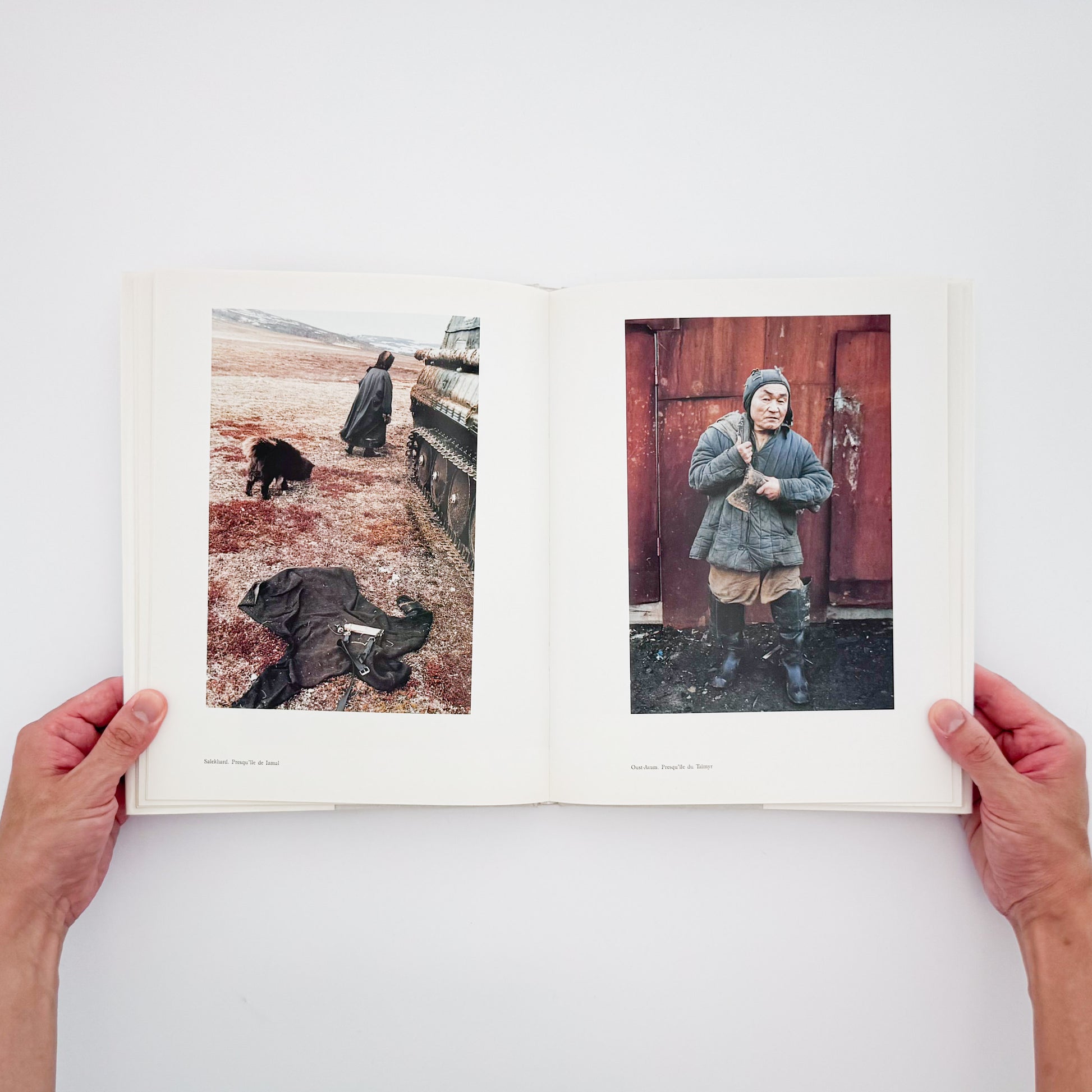 Françoise Huguier / フランソワーズ・ユギエ『En route pour Behring』シベリアを横断し、ベーリング海峡へ向かう旅の風景と人々を記録した写真集。