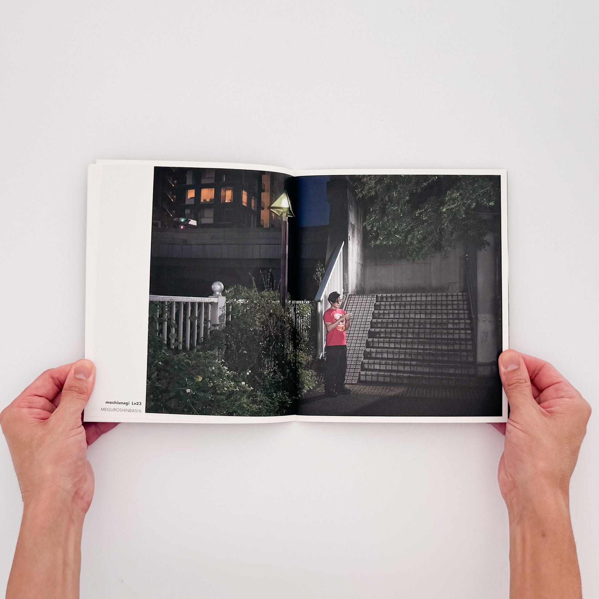 SAKAGUCHI Tomoyuki / 坂口トモユキ『POKESTOP PORTRAIT』Pokémon GOのトレーナーと馴染みのポケストップを撮影し、位置情報ゲームと都市風景の関係を記録した限定50部の写真冊子。
