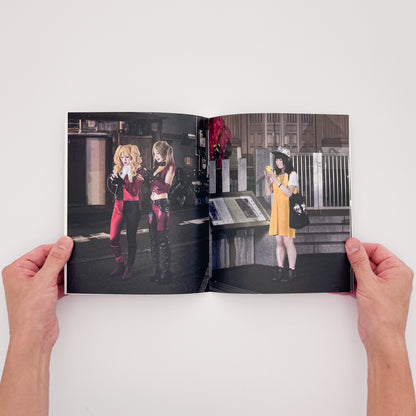 SAKAGUCHI Tomoyuki / 坂口トモユキ『POKESTOP PORTRAIT』Pokémon GOのトレーナーと馴染みのポケストップを撮影し、位置情報ゲームと都市風景の関係を記録した限定50部の写真冊子。
