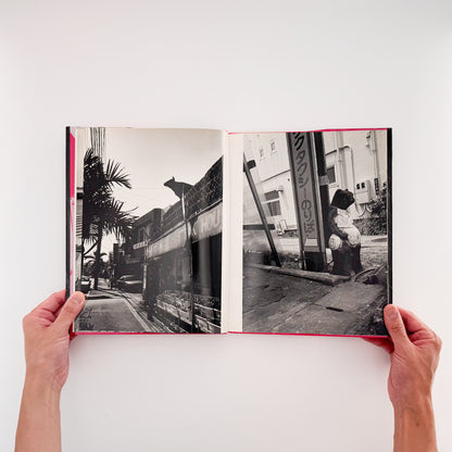 楢橋朝子『NU・E / NARAHASHI Asako PHOTOGRAPHS 1992-1997』蒼穹舎刊行、03FOTOSで発表された初期モノクローム作品を収録した写真集