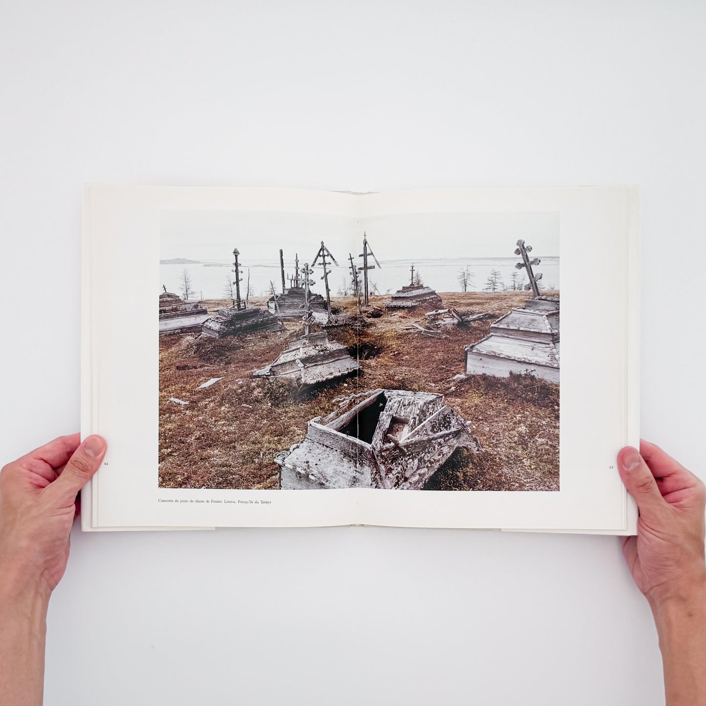 Françoise Huguier / フランソワーズ・ユギエ『En route pour Behring』シベリアを横断し、ベーリング海峡へ向かう旅の風景と人々を記録した写真集。