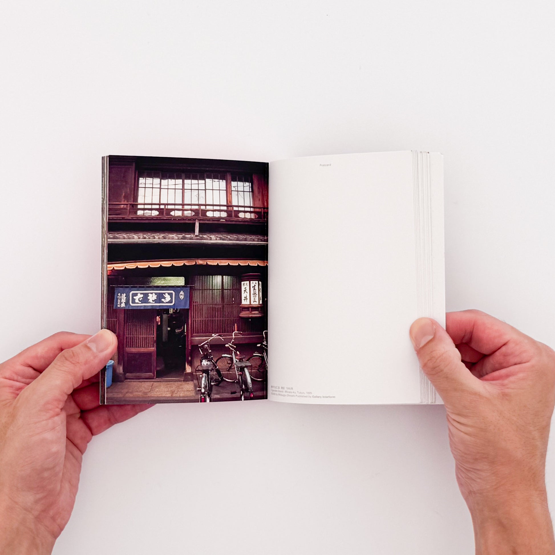 大西みつぐ『Memory of a Town Postcards』　東京の下町や横浜の町、人々の日常をカラー・スナップで捉えたポストカード形式の作品集