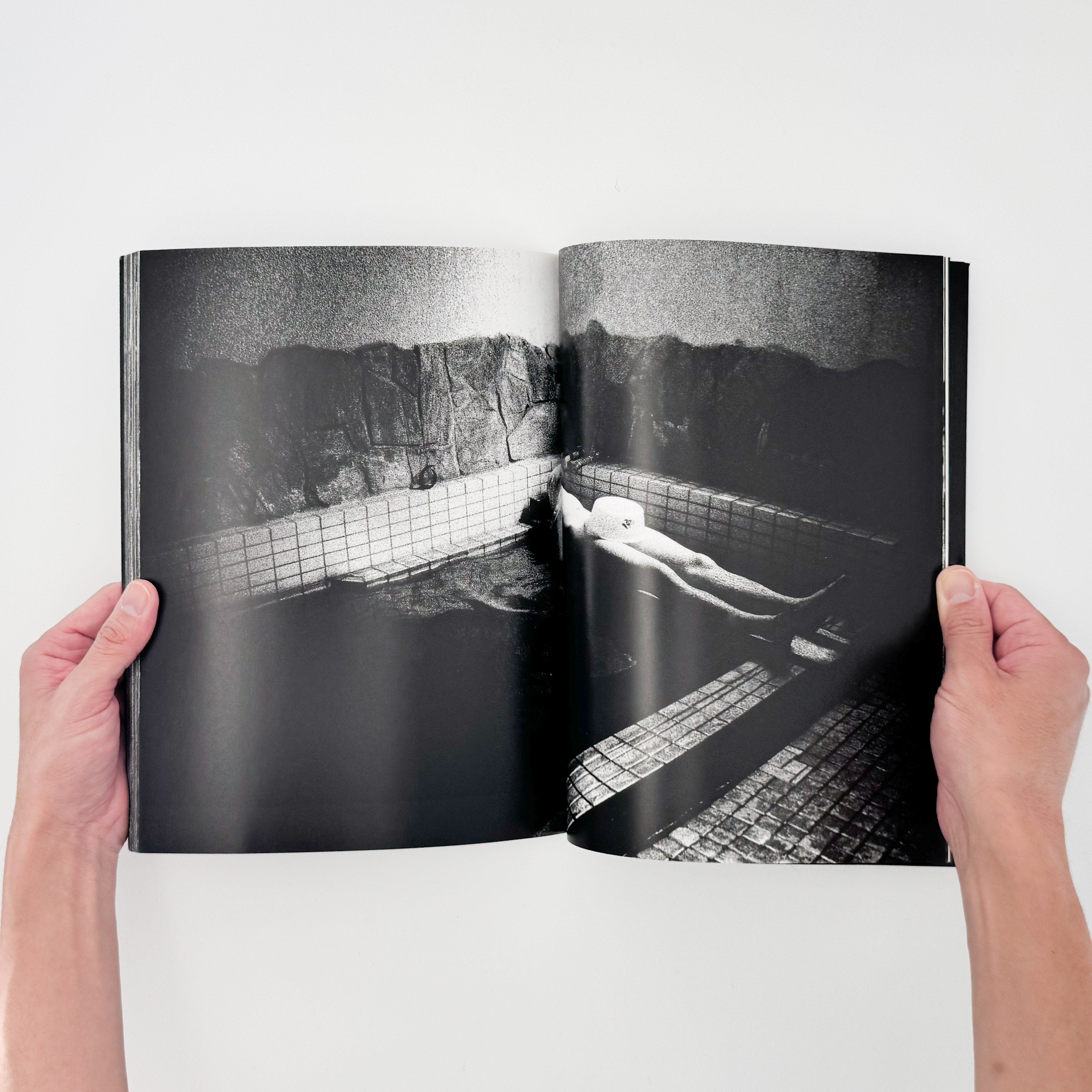 村上仁一摄影集隐匿的温泉之旅（附签名） / 专门学校Visual Arts - 文