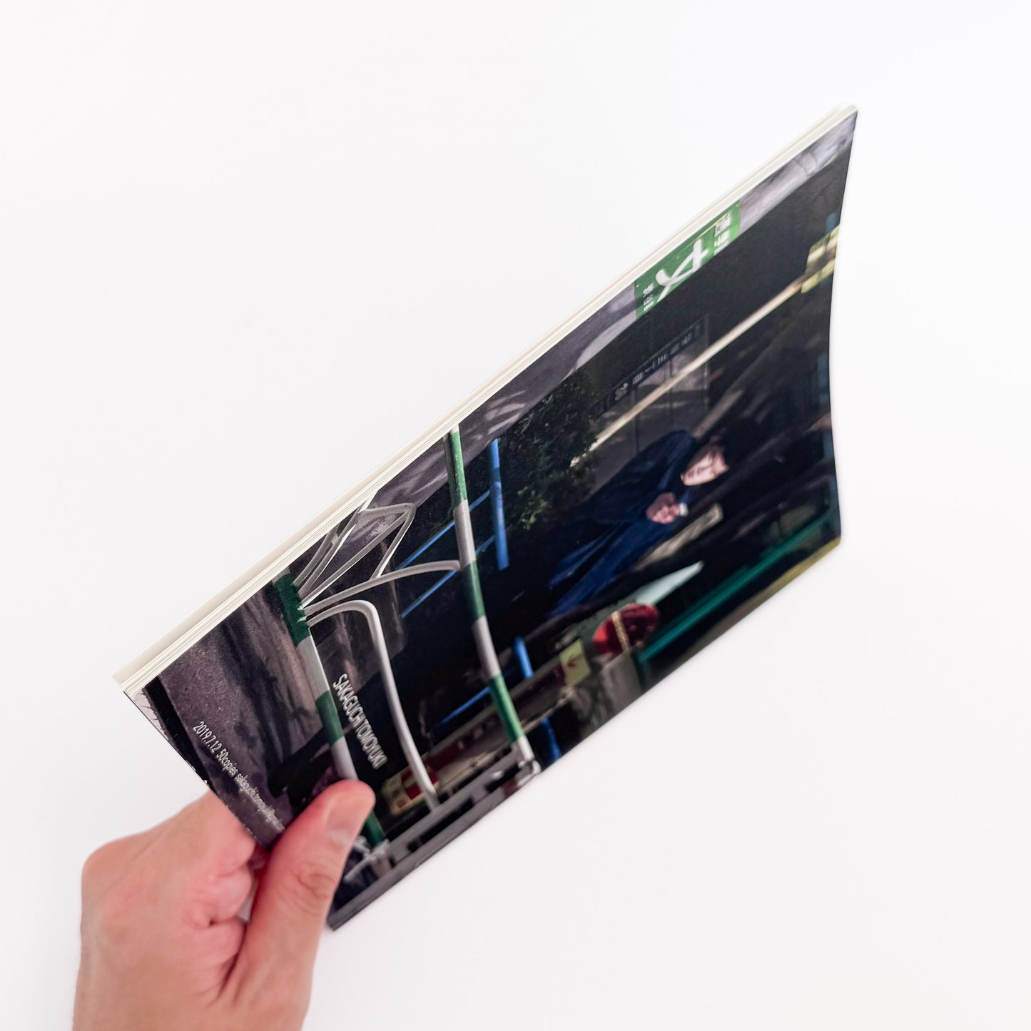 SAKAGUCHI Tomoyuki / 坂口トモユキ『POKESTOP PORTRAIT』Pokémon GOのトレーナーと馴染みのポケストップを撮影し、位置情報ゲームと都市風景の関係を記録した限定50部の写真冊子。
