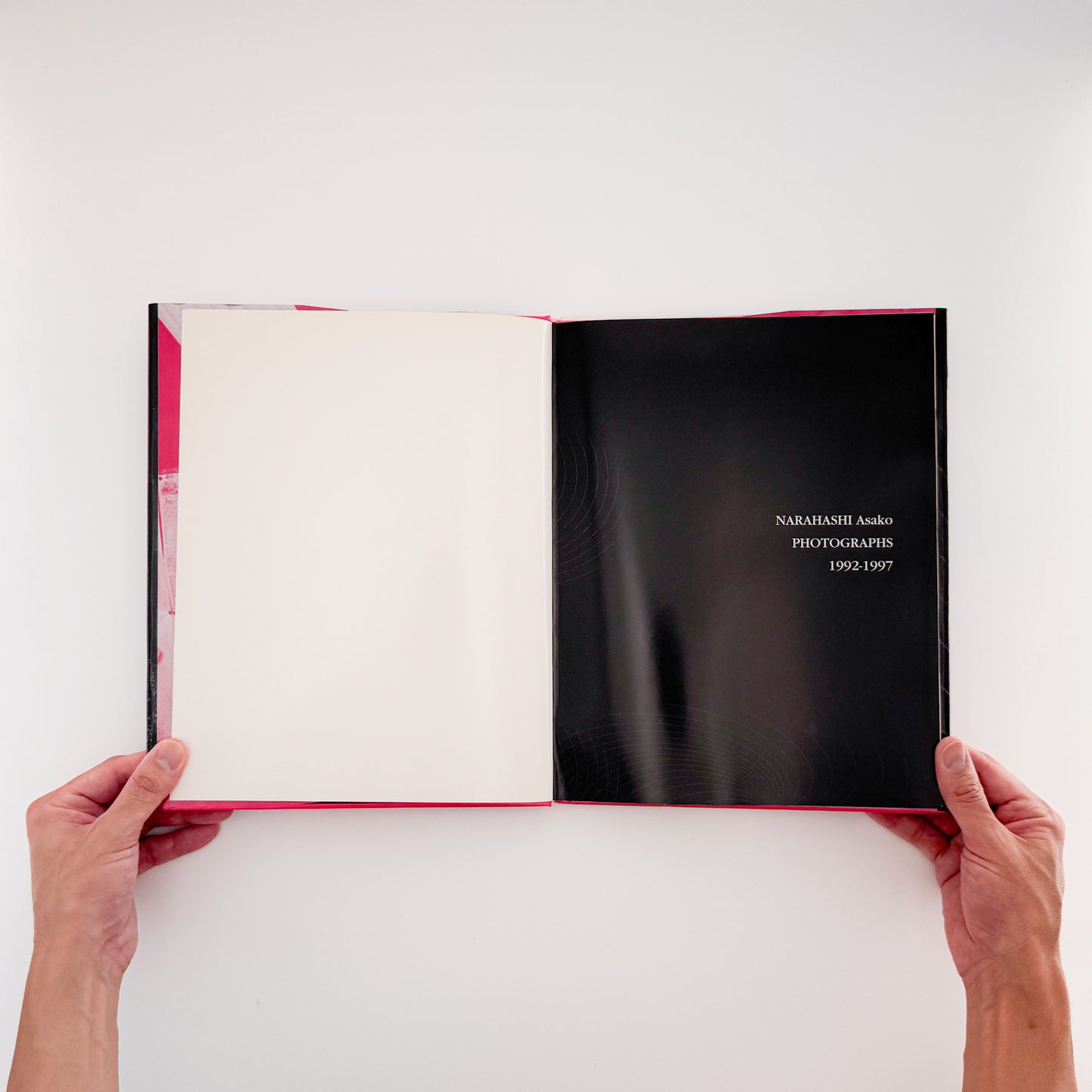 楢橋朝子『NU・E / NARAHASHI Asako PHOTOGRAPHS 1992-1997』蒼穹舎刊行、03FOTOSで発表された初期モノクローム作品を収録した写真集