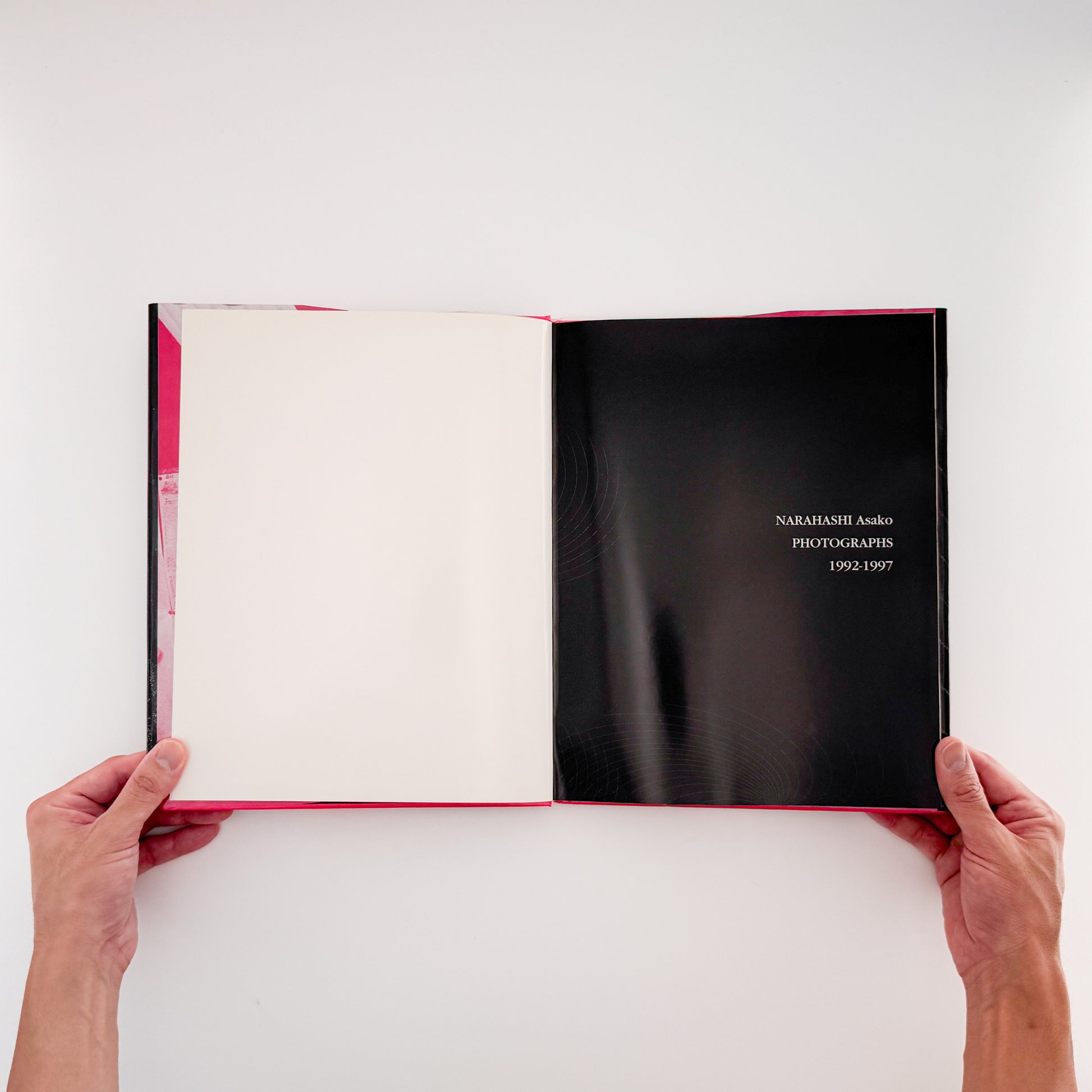 楢橋朝子『NU・E / NARAHASHI Asako PHOTOGRAPHS 1992-1997』蒼穹舎刊行、03FOTOSで発表された初期モノクローム作品を収録した写真集