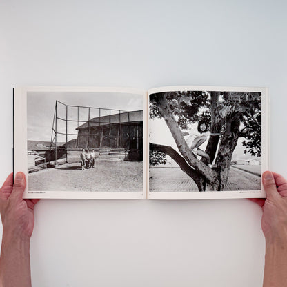 小林伸一郎『海人 / UMIHITO 1977〜1988』金の星社刊行、日本各地の海辺と人々を撮影したモノクローム写真集