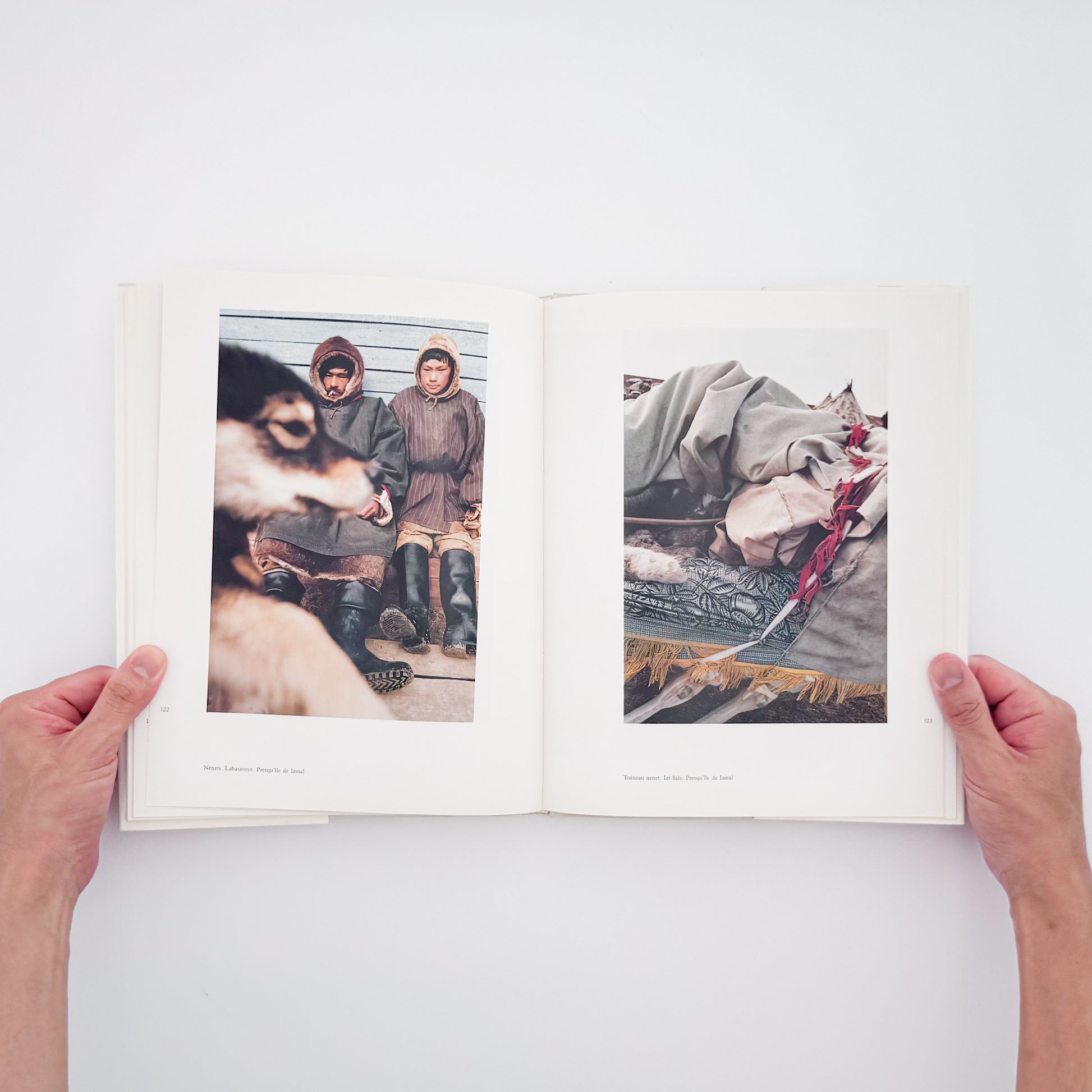 Françoise Huguier / フランソワーズ・ユギエ『En route pour Behring』シベリアを横断し、ベーリング海峡へ向かう旅の風景と人々を記録した写真集。