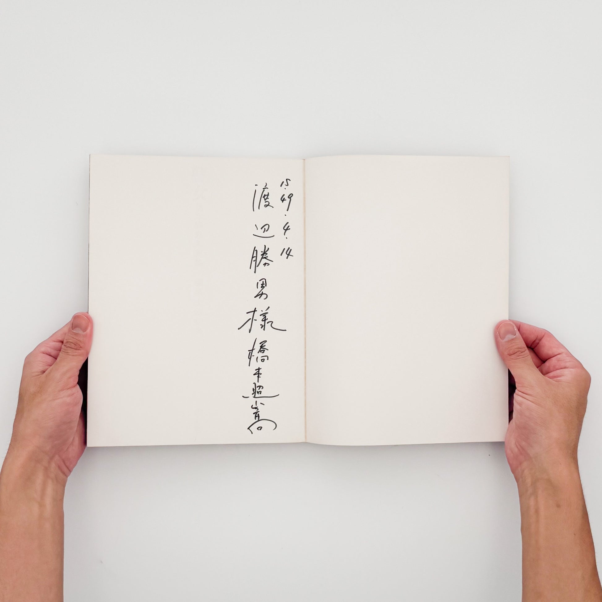橋本照嵩『瞽女』。越後の村々を旅する盲目の女性旅芸人・瞽女の暮らしと四季を記録した、1974年のら社刊写真集。