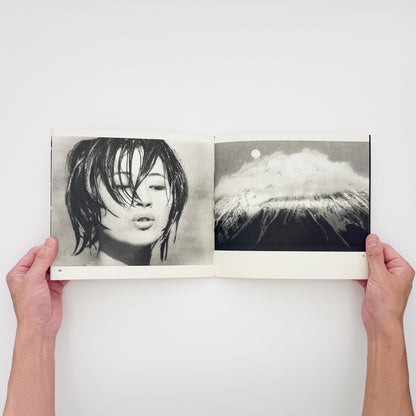新山清『木石の詩』。枯木や石、風景など40図版と、植田正治、濱谷浩、緑川洋一らによる寄稿を収録した1970年刊行の遺作写真集。