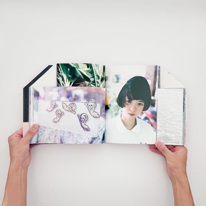 川島小鳥『明星』。2011年から3年間、30回以上台湾を訪れて撮影した写真を収録し、第40回木村伊兵衛写真賞を受賞した2014年ナナロク社刊の写真集。