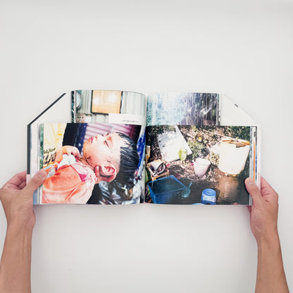 川島小鳥『明星』。2011年から3年間、30回以上台湾を訪れて撮影した写真を収録し、第40回木村伊兵衛写真賞を受賞した2014年ナナロク社刊の写真集。