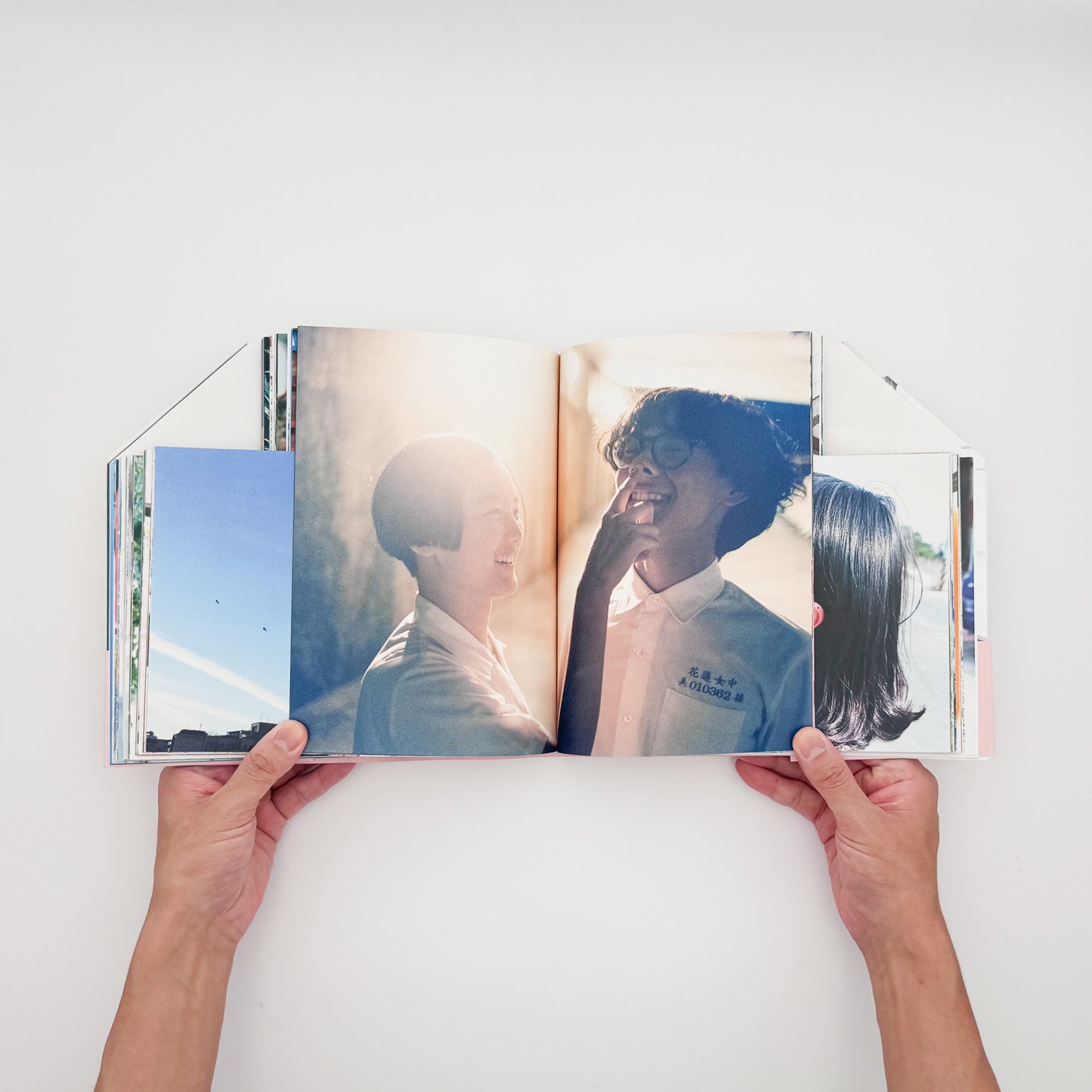 川島小鳥『明星』。2011年から3年間、30回以上台湾を訪れて撮影した写真を収録し、第40回木村伊兵衛写真賞を受賞した2014年ナナロク社刊の写真集。