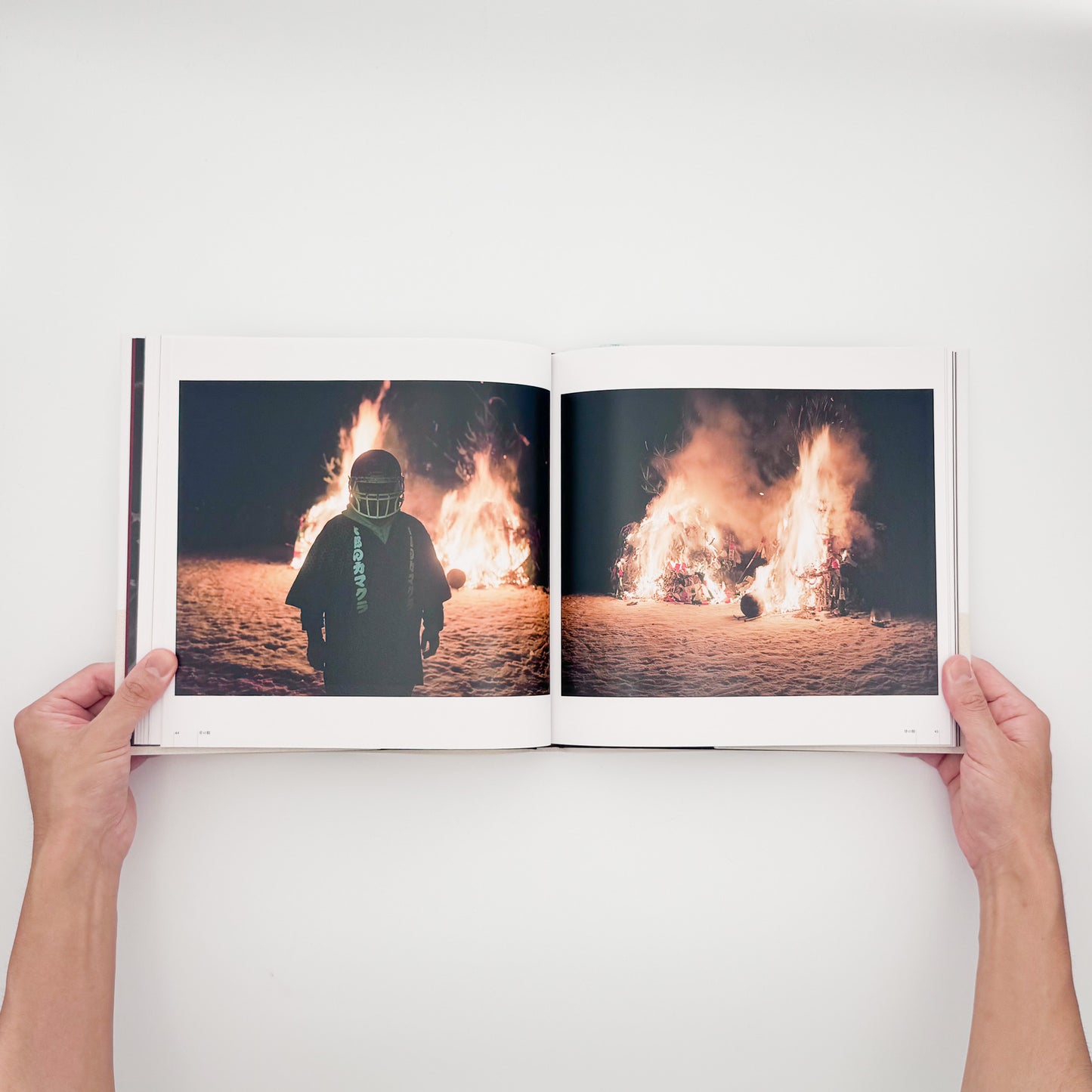 KAI Keijiro / 甲斐啓二郎『骨の髄 / Down to the Bone』世界各地の格闘的な祭事を撮影した2020年新宿書房刊、第20回さがみはら写真賞受賞作。著者