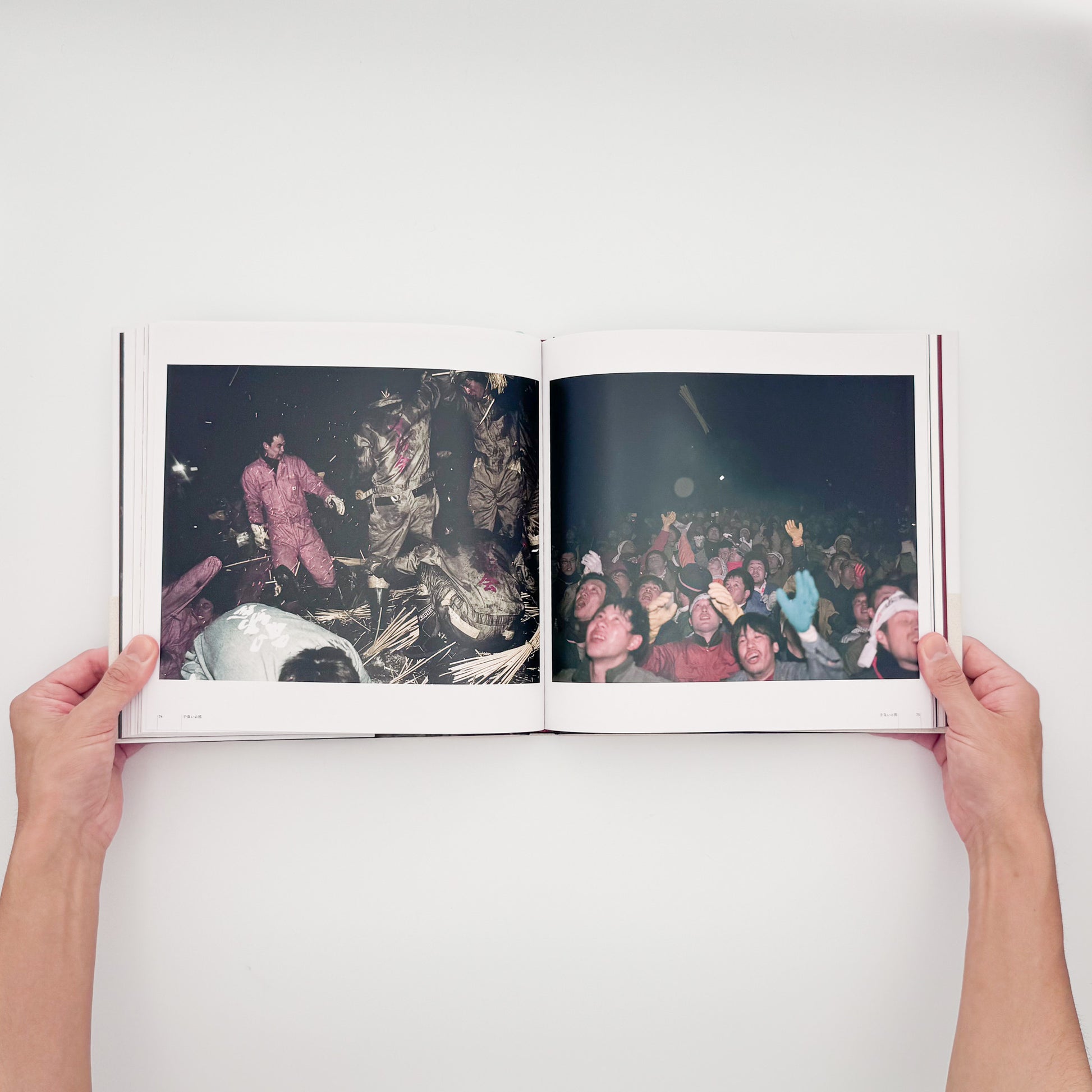 KAI Keijiro / 甲斐啓二郎『骨の髄 / Down to the Bone』世界各地の格闘的な祭事を撮影した2020年新宿書房刊、第20回さがみはら写真賞受賞作。著者