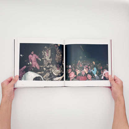 KAI Keijiro / 甲斐啓二郎『骨の髄 / Down to the Bone』世界各地の格闘的な祭事を撮影した2020年新宿書房刊、第20回さがみはら写真賞受賞作。著者