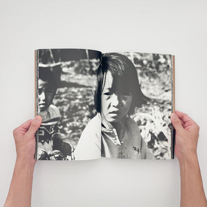 中平卓馬『ADIEU A X』。病後に再び続けた撮影によるモノクロ作品と自身のテキストを収録した、1989年河出書房新社刊の初版写真集。