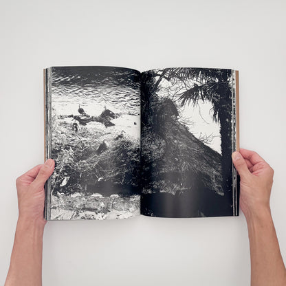 中平卓馬『ADIEU A X』。病後に再び続けた撮影によるモノクロ作品と自身のテキストを収録した、1989年河出書房新社刊の初版写真集。