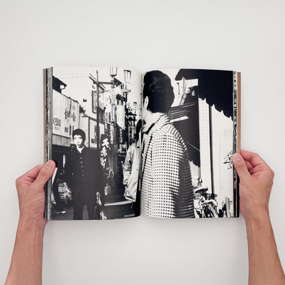 中平卓馬『ADIEU A X』。病後に再び続けた撮影によるモノクロ作品と自身のテキストを収録した、1989年河出書房新社刊の初版写真集。