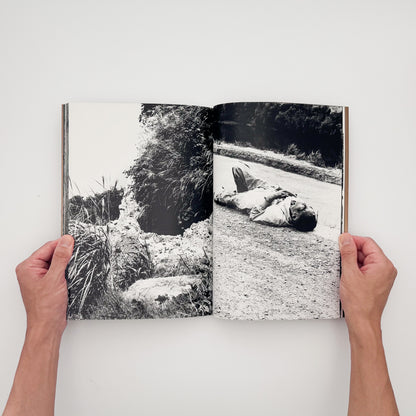 中平卓馬『ADIEU A X』。病後に再び続けた撮影によるモノクロ作品と自身のテキストを収録した、1989年河出書房新社刊の初版写真集。