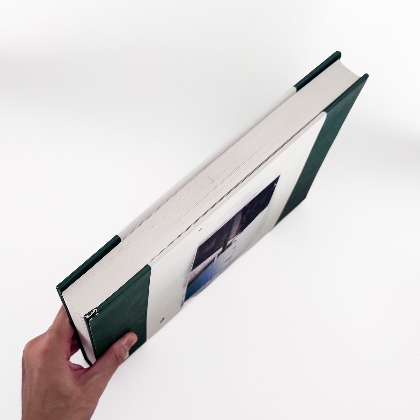 Gerhard Richter『Atlas』1997年D.A.P.刊。写真、新聞の切り抜き、スケッチ、コラージュなど、リヒターの制作と思考の過程を収録した392頁の英語版作品集。