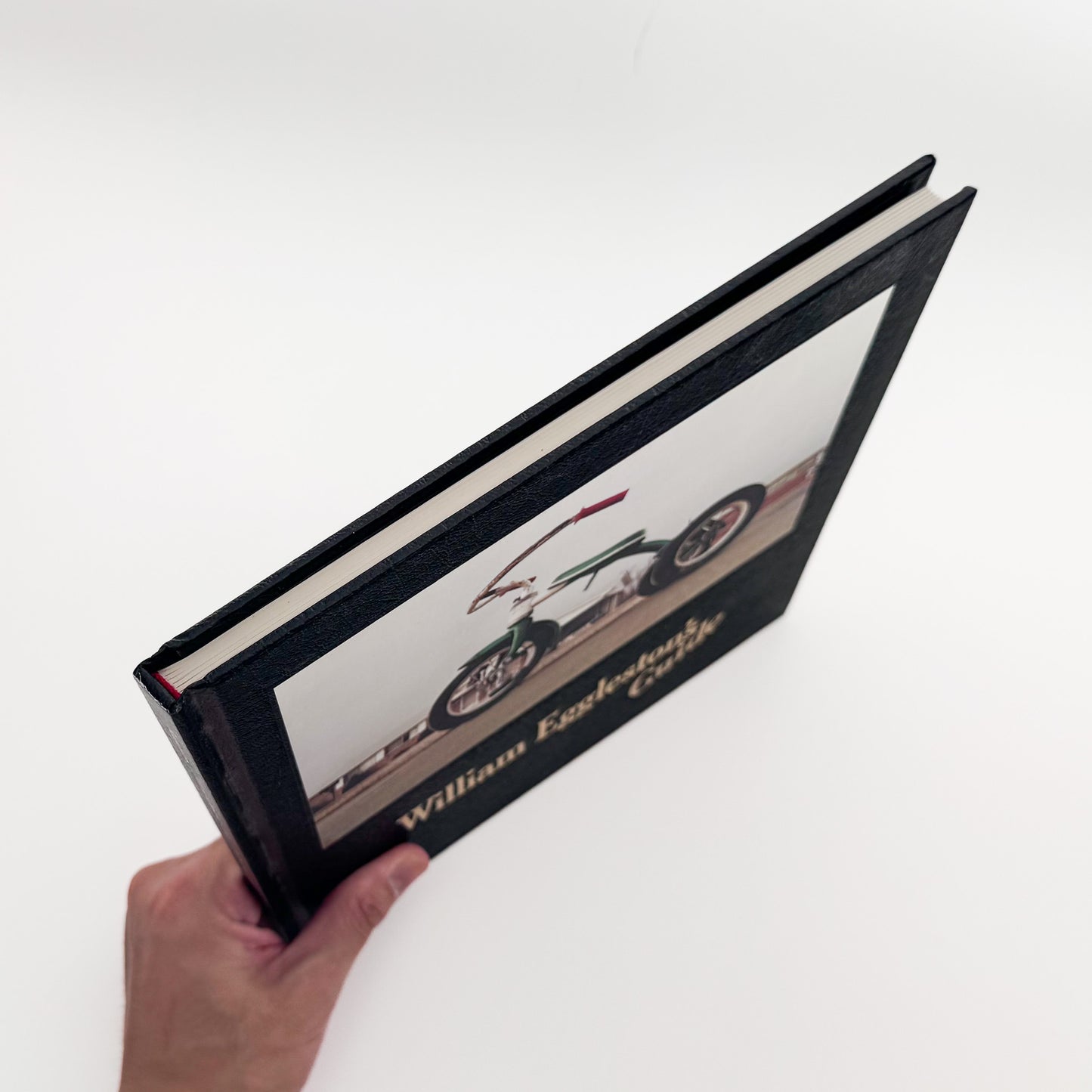William Eggleston『William Eggleston's Guide』。1969年から1971年にメンフィス周辺で撮影したカラー写真48点を収録した、MoMA刊1976年版の2002年復刻版。