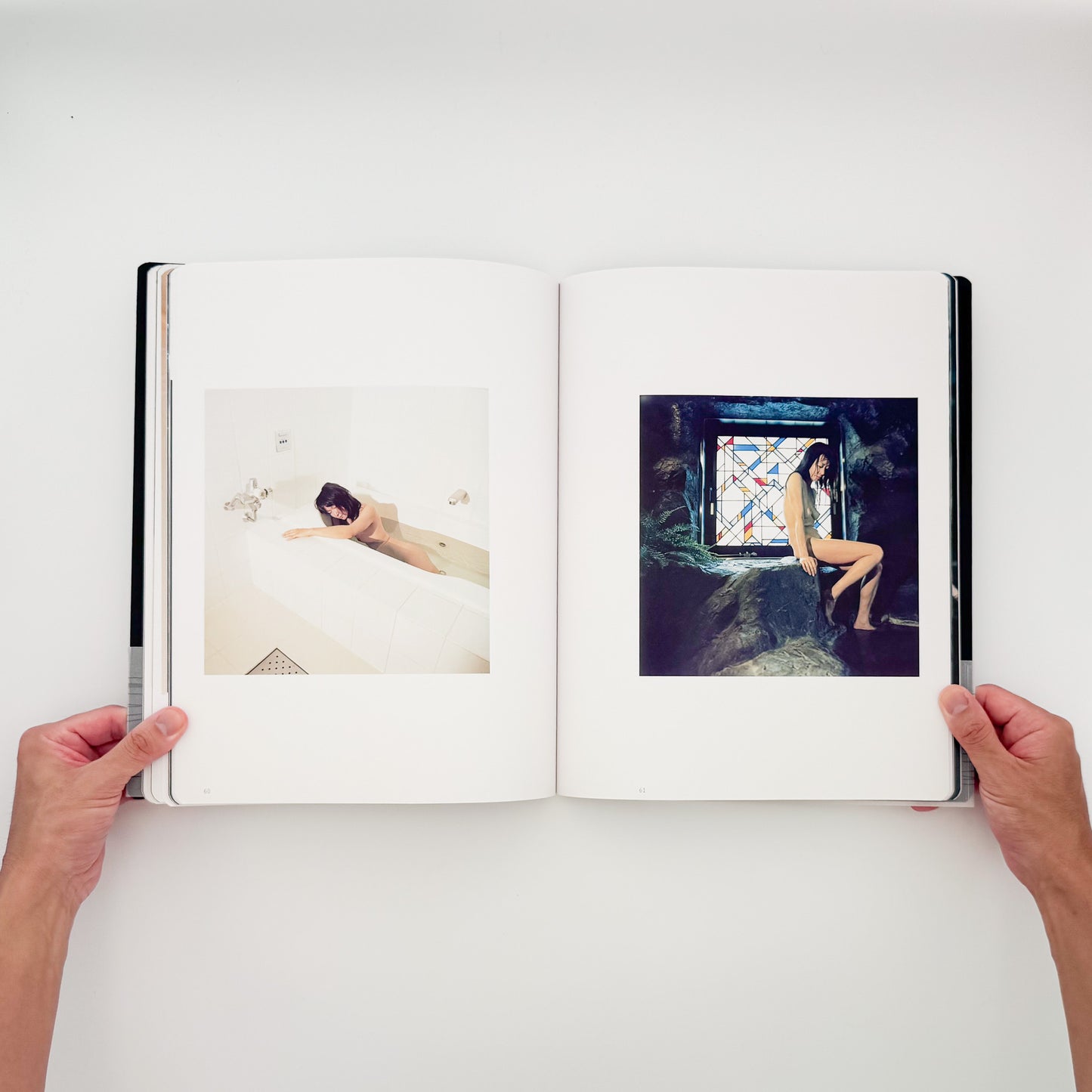 Lucille Reyboz『Source : 源』。日本の温泉を舞台に、人の身体と湯、岩、森などの自然との関係を撮影した2007年刊の写真集。