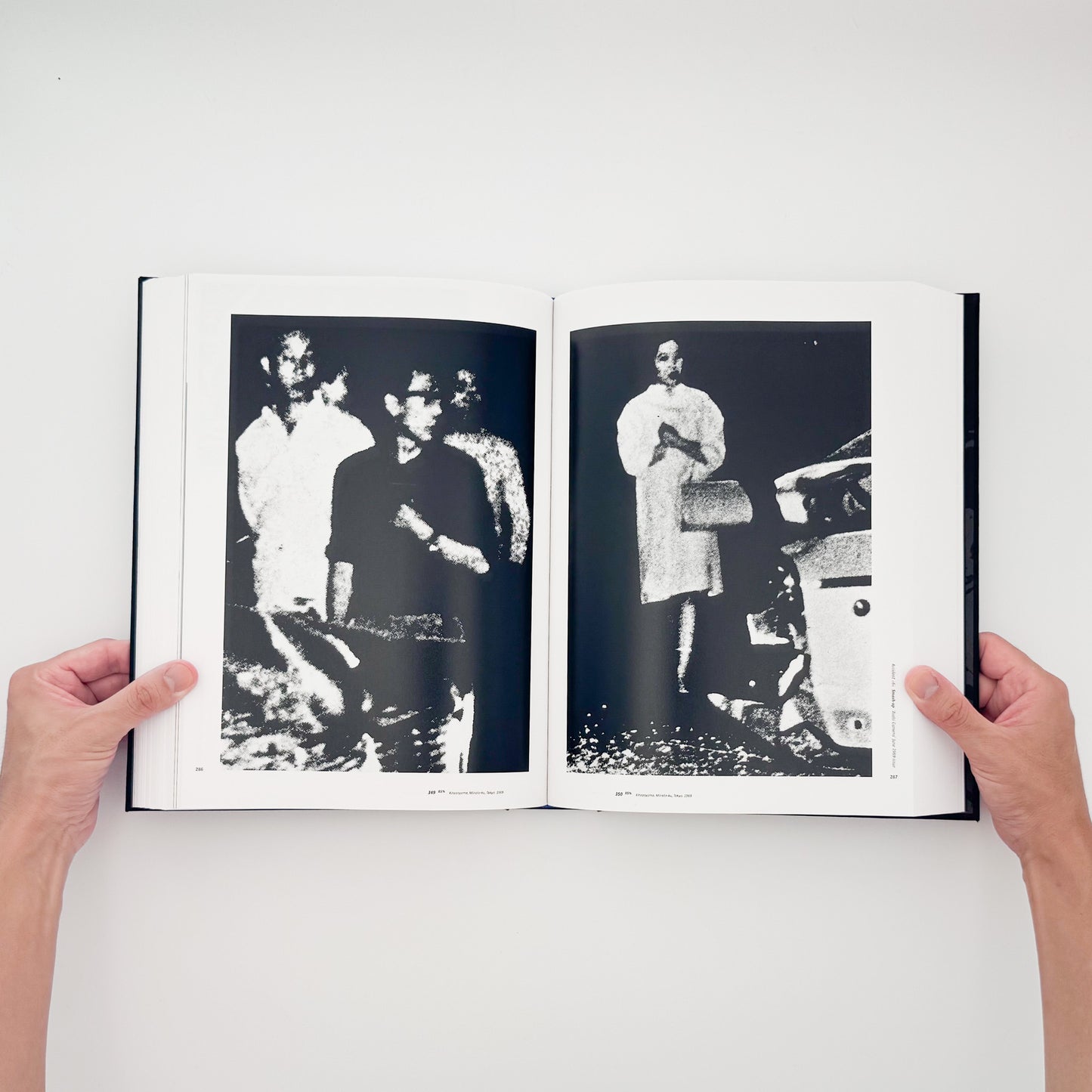 森山大道『写真集成⑤ 1960─1982 東京工芸大学 写大ギャラリー アーカイヴ』。写大ギャラリー所蔵の初期作品930点を収録した、2021年月曜社刊の832頁の写真集。