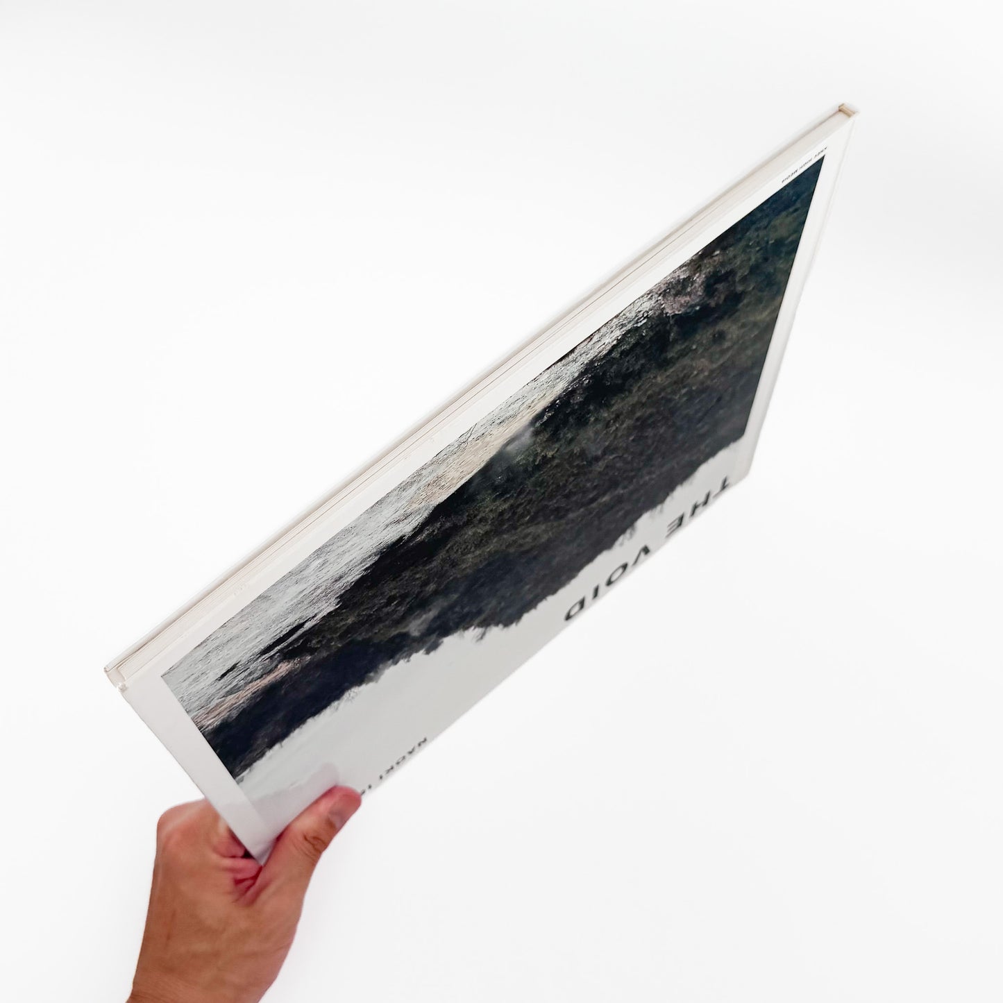 石川直樹『THE VOID』。マオリの聖地であるニュージーランド北島の原生林を撮影した、2005年ニーハイメディア・ジャパン刊の初版写真集。
