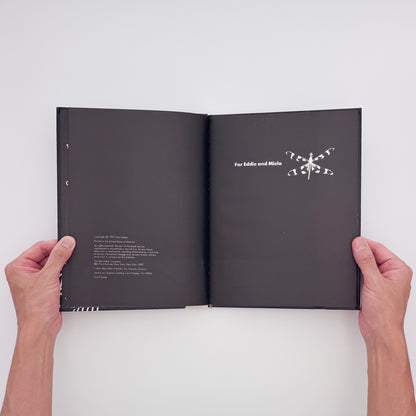 Tana Hoban『Shapes and Things』。身近な物をフォトグラムで白黒の形として捉えた、1970年Macmillan刊の言葉のない写真絵本。