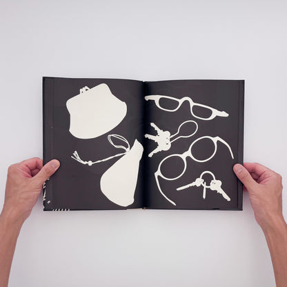 Tana Hoban『Shapes and Things』。身近な物をフォトグラムで白黒の形として捉えた、1970年Macmillan刊の言葉のない写真絵本。