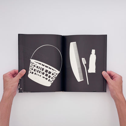 Tana Hoban『Shapes and Things』。身近な物をフォトグラムで白黒の形として捉えた、1970年Macmillan刊の言葉のない写真絵本。