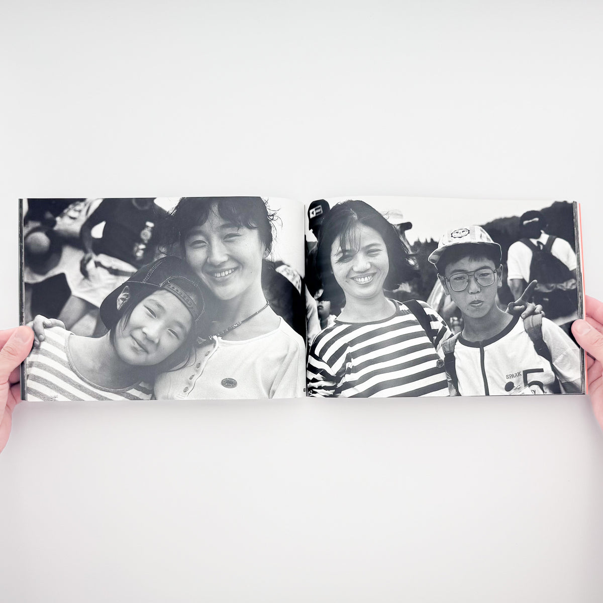 管洋志『友達たち 母と子の自然教室20年』。自然の中で過ごす母子の姿と「母と子の自然教室」の20年を記録した、平凡社1993年刊の写真集。