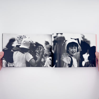 管洋志『友達たち 母と子の自然教室20年』。自然の中で過ごす母子の姿と「母と子の自然教室」の20年を記録した、平凡社1993年刊の写真集。