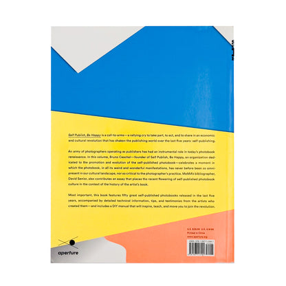 Bruno Ceschel（ブルーノ・ケシェル）『Self Publish, Be Happy: A DIY Photobook Manual and Manifesto』。自主出版写真集の実例と制作方法を収録した2015年刊の書籍。