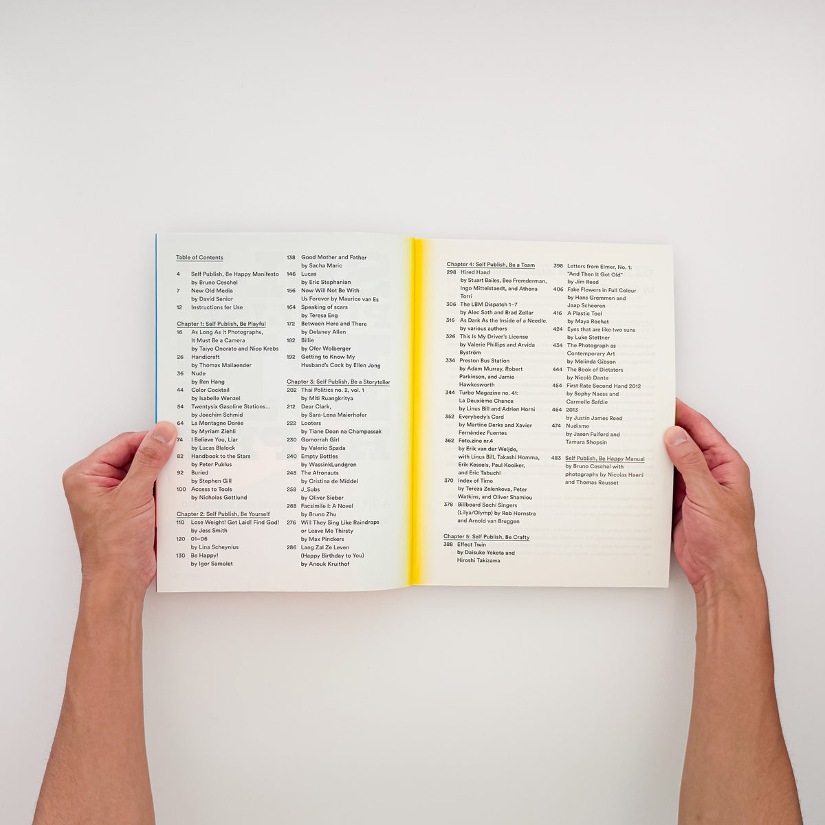 Bruno Ceschel（ブルーノ・ケシェル）『Self Publish, Be Happy: A DIY Photobook Manual and Manifesto』。自主出版写真集の実例と制作方法を収録した2015年刊の書籍。