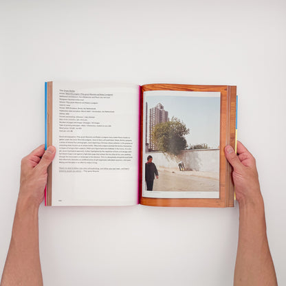 Bruno Ceschel（ブルーノ・ケシェル）『Self Publish, Be Happy: A DIY Photobook Manual and Manifesto』。自主出版写真集の実例と制作方法を収録した2015年刊の書籍。