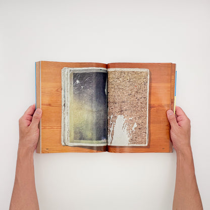 Bruno Ceschel（ブルーノ・ケシェル）『Self Publish, Be Happy: A DIY Photobook Manual and Manifesto』。自主出版写真集の実例と制作方法を収録した2015年刊の書籍。