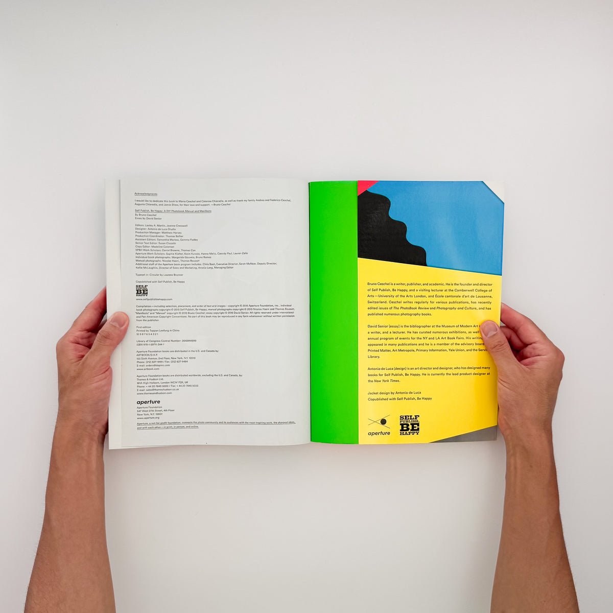Bruno Ceschel（ブルーノ・ケシェル）『Self Publish, Be Happy: A DIY Photobook Manual and Manifesto』。自主出版写真集の実例と制作方法を収録した2015年刊の書籍。