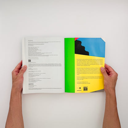 Bruno Ceschel（ブルーノ・ケシェル）『Self Publish, Be Happy: A DIY Photobook Manual and Manifesto』。自主出版写真集の実例と制作方法を収録した2015年刊の書籍。