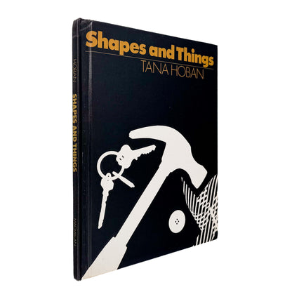 Tana Hoban『Shapes and Things』。身近な物をフォトグラムで白黒の形として捉えた、1970年Macmillan刊の言葉のない写真絵本。
