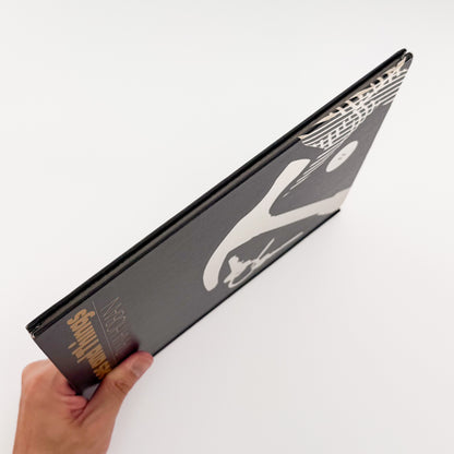 Tana Hoban『Shapes and Things』。身近な物をフォトグラムで白黒の形として捉えた、1970年Macmillan刊の言葉のない写真絵本。