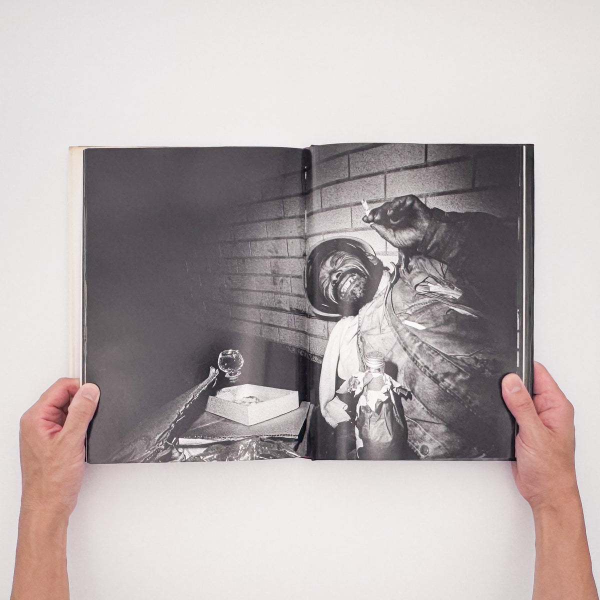 内藤正敏『東京―都市の闇を幻視する― TOKYO 1970–1985』。1970年から1985年の東京を撮影し、都市の闇と江戸の記憶を探った1985年刊の写真集。