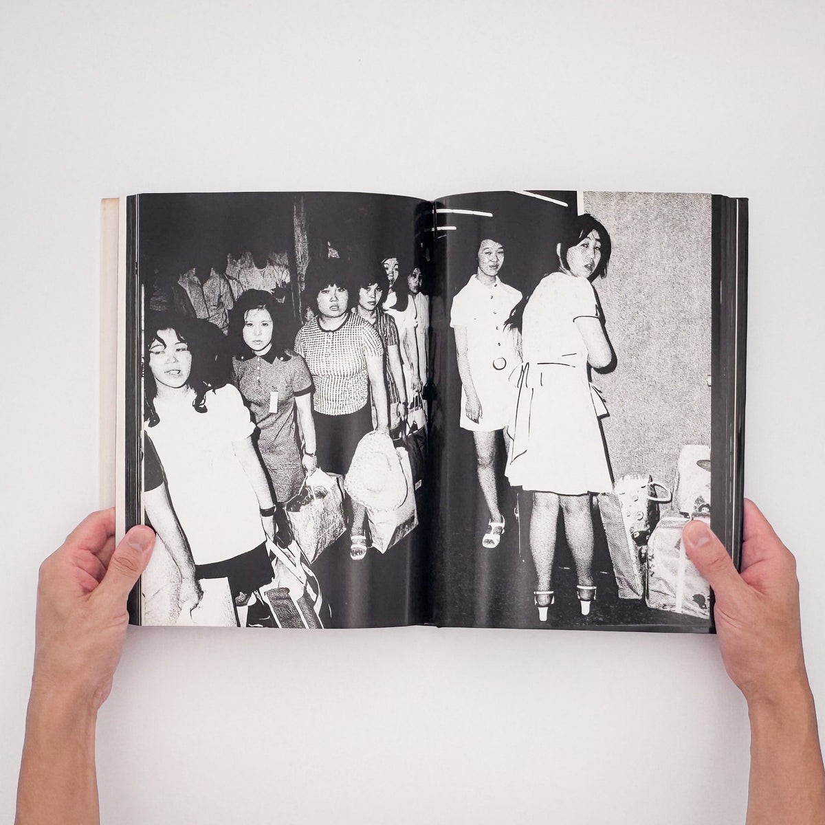 内藤正敏『東京―都市の闇を幻視する― TOKYO 1970–1985』。1970年から1985年の東京を撮影し、都市の闇と江戸の記憶を探った1985年刊の写真集。
