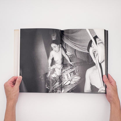 内藤正敏『東京―都市の闇を幻視する― TOKYO 1970–1985』。1970年から1985年の東京を撮影し、都市の闇と江戸の記憶を探った1985年刊の写真集。