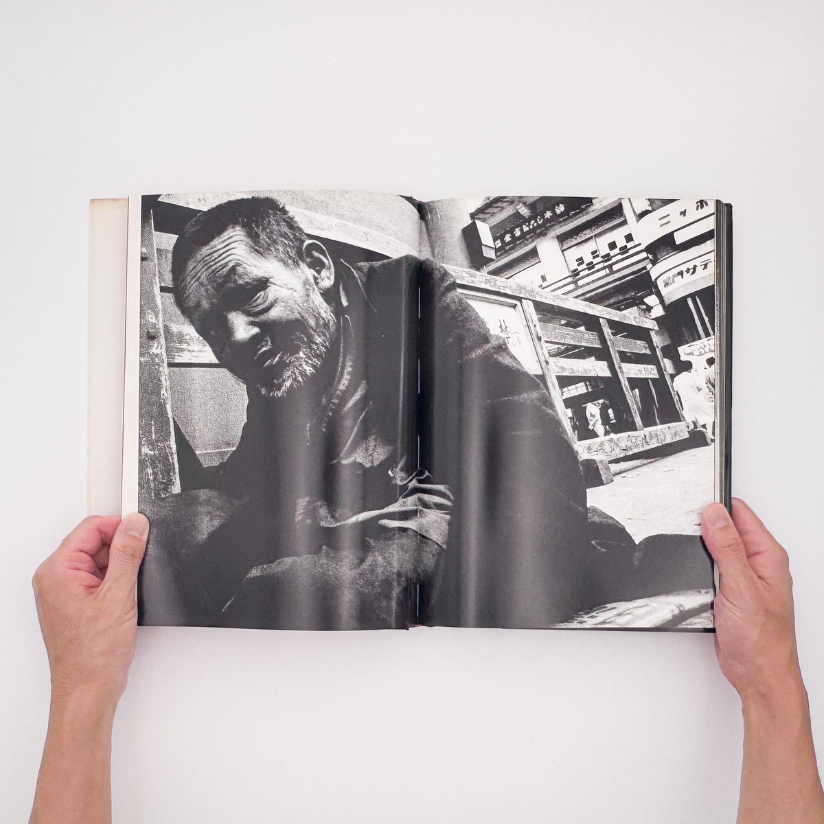 内藤正敏『東京―都市の闇を幻視する― TOKYO 1970–1985』。1970年から1985年の東京を撮影し、都市の闇と江戸の記憶を探った1985年刊の写真集。