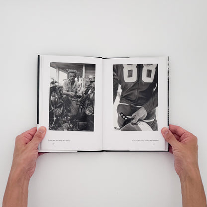 Danny Lyon『The Bikeriders』。1963年から1967年にかけてシカゴ周辺のバイカーたちを記録した、1968年初版を再現する2014年Aperture刊の写真集。