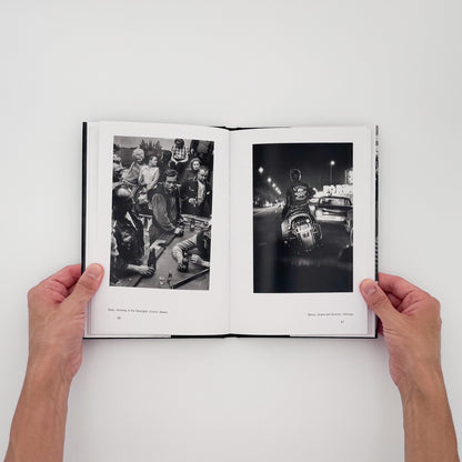 Danny Lyon『The Bikeriders』。1963年から1967年にかけてシカゴ周辺のバイカーたちを記録した、1968年初版を再現する2014年Aperture刊の写真集。