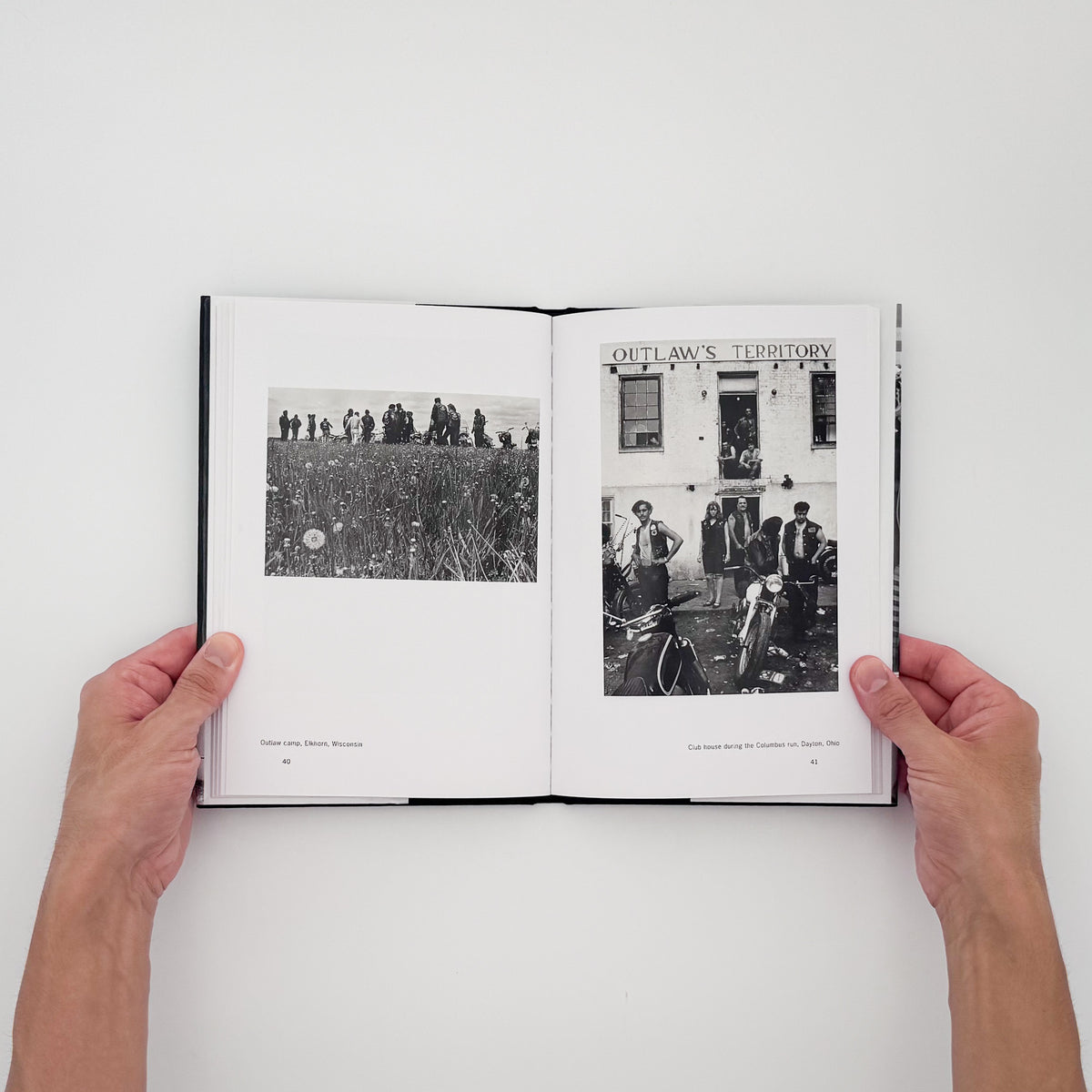Danny Lyon『The Bikeriders』。1963年から1967年にかけてシカゴ周辺のバイカーたちを記録した、1968年初版を再現する2014年Aperture刊の写真集。